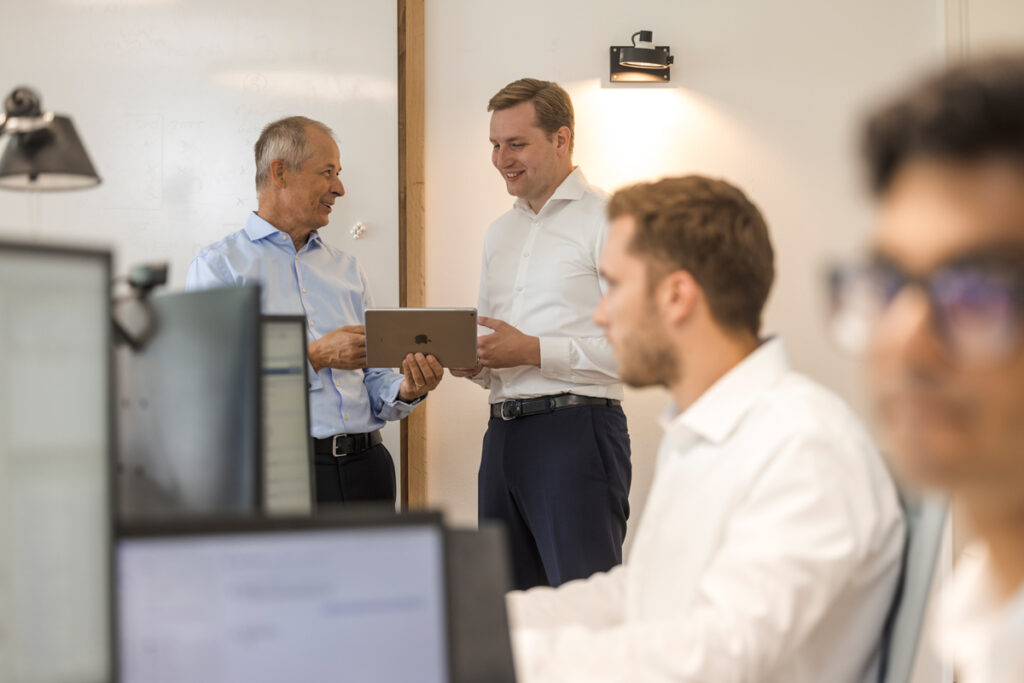 Loy & Co Mitarbeiter im Büro